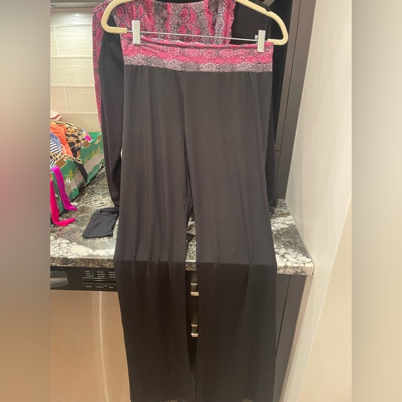 Beach bunny tracksuits - Picture 5 of 9